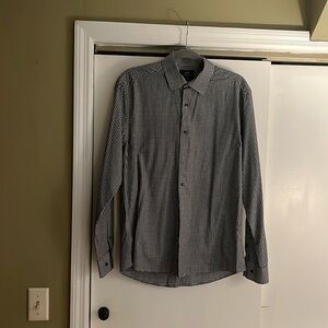 Men’s Dockers brand long sleeve button down shirt, Size Medium.